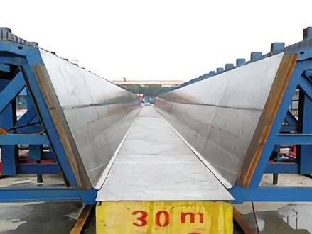 箱梁模板外模的特点#箱梁 #箱梁模板 #桥梁工程 #桥梁施工 #每天跟我涨知识