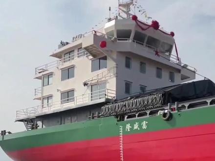 巨型新船下水过程,非常的震撼人心#场面壮观