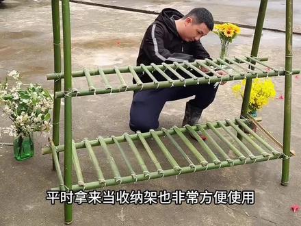 春天回村砍几根后山的竹子,做个三层花架,把田野的油菜花和山上的映山红都摆上去,满架田园气息,做法简单实用,喜欢的一起来学。#自制花架 #农村生活有多惬意 #手工DIY
