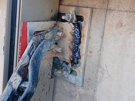 高空作业日常,幕墙人,龙骨满焊,老铁们这是一离焊缝吗?施工现场实拍 ,记录工作上的日子。