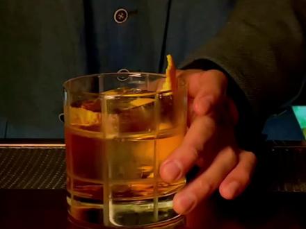 这杯酒你喝过了吗#鸡尾酒 #调酒师日常 #威士忌吧 #柳州 #欧时古 @DOU+小助手 @雅痞骑士 @没有春娇的智明、