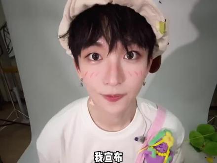 黄子弘凡你到底还有多少惊喜是朕不知道的?唱歌好听就算了,还这么会整活,都给我去听!当个事儿办。#骄阳似我lostinhowyoushine #迷失在你的光芒里黄子弘凡