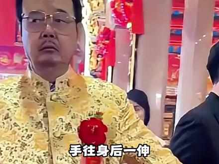 手一伸就是一沓钞票,一言不合就给一万块钱炒俩菜#潮汕 #吴镇明 #振东兄 #洋美村 #祠堂