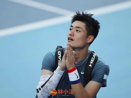 吴易昺情人节约会!拿76万奖金看NBA,女友身材傲人,长相甜美 #冠军 #吴易昺 #球迷