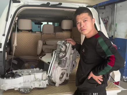 丰田兰德酷路泽升级原厂后排暖风实现冷热风自由切换。东北太冷了。没有暖风是不行的#专业的事情交给专业人去做 #人生不容易只有靠自己才能得到你想要的东西 #其实幸福就这么简单努力赚钱养家的样子最帅 #干着最脏的活挣最干净的钱 #抖音记录修理工的日常