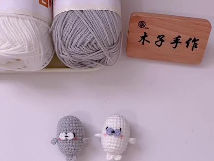 可爱迷你的小海豹教程来啦……
🧶:萌娃娃2号线@雪妃尔毛线
色号:02、69
图解—🍠小鱼花花🌻
#我的手工日常 #钩针教程 #挂饰挂件 #手工教程 #学会快去试试吧🔥