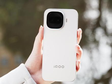 iQOO Z11 Turbo 首发上手 这台机器有点不讲道理,因为有点过于香!#iQOO #iQOOZ11 #新手机 #新机发布 #iQOOZ11Turbo