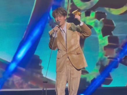 Top Barry年度突破艺人@Top Barry #topbarry #融合嘻哈盛典