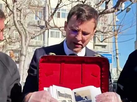 马库斯正式向中方捐赠618张日本侵华照片,外公曾叮嘱:“一定要等中国足够强大再把照片交给中国”#马库斯#马库斯说要向中国人民道歉
#马库斯正式捐赠日军侵华照片