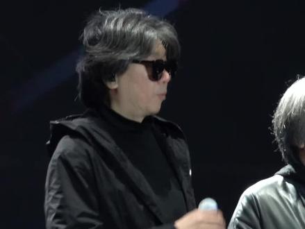 把烟熄灭了吧 对身体会好一点. #老狼 #虎口脱险