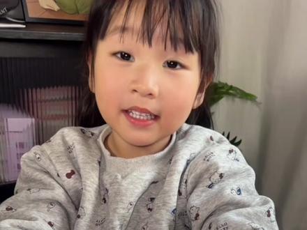 个位数的价格太划算!我闺女四岁,每盒里面有不同大小尺寸,粘的牢固,不使劲扣不会掉。卸掉也好卸温水一泡就拿下来了。快给家里闺女安排上#儿童美甲贴 #喜喜旺旺过大年 #儿童过年必备#爱美小女孩 #儿童新年美甲贴