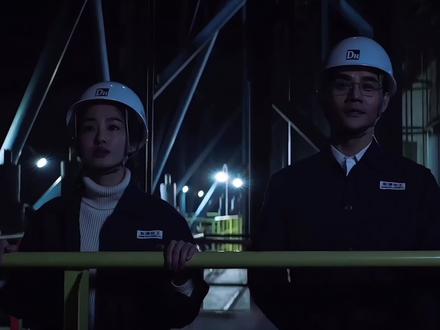 一个镇海炼化,一个北仑港,宁波经济怎么能不发达。 《大江大河》电视剧里宋运辉管理的东海化工厂原型,全国最大的炼化基地一宁波镇海炼化,夜幕下硬核工业感拉满,无比震撼!#镇海炼化 #镇海炼化夜景 #大江大河取景地 #航拍 #工业美学