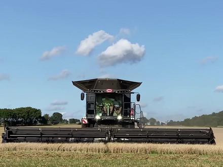 芬特ideal 9T带12.2米割台,德国尖端农业机械