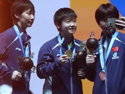 与孙颖莎不和?王曼昱晒出国乒合照,为何没有莎莎?谁注意陈梦表态1