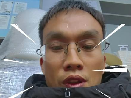 于东来沙漠翻车,气囊都爆炸了。