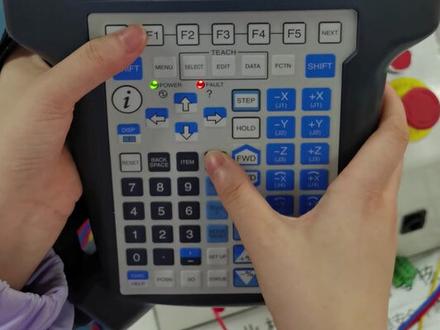 教你如何调用机器人程序,是不是很简单吖?下课! #fanuc #编程入门 #工业机器人