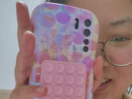 小郭购物神奇玩意儿之章鱼哥! 太方便了我丢,以后再也不用找支架哈哈哈哈哈哈哈哈#手机支架 #章鱼哥 #录视频 #自拍#vlog