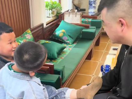 娥哥新爱好#娥哥 #娥哥的兄弟们 #当你在小区拥有众多忘年交 @娥哥 @娥哥家十九 @老九