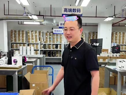 华为Pura70旗舰准新机,麒麟芯 + 旗舰三摄自用超合适! 海思自研麒麟处理器,多开微信、短视频、大型手游不掉帧;鸿蒙深度优化,长期使用不臃肿卡顿,华为全设备超级终端互联,平板、电脑、手表一键无缝流转,生态全家桶刚需。
第二代昆仑玻璃加持,耐摔抗刮、跌落不易碎屏;120Hz 自适应 OLED 高刷屏 + 1440Hz 高频 PWM 调光,低亮度护眼不刺眼,户外强光可视,7.95mm 轻薄机身单手好握持。
5000 万 XMAGE 超聚光主摄,F1.4 大光圈,夜景进光量拉满,暗光人像、夜景实拍纯净无噪点;风驰闪拍抓拍迅速,运动抓拍不糊片,前置 1300 万美颜自拍,日常、出游拍照全能。
4900mAh 大容量电池,日常通勤一天一充无压力;66W 超级有线快充,半小时快速回血,支持 50W 无线快充 + 7.5W 反向给耳机、手表补电,出门告别充电宝。
无地面信号山区、野外可发北斗卫星短信、共享位置,户外出行保命配置;IP68 防尘防水、屏下指纹、NFC 全功能,公交门禁一键刷卡,双卡全网通 5G。
·#华为手机#华为Pura70#华为Pura#影像旗舰#华为P系列