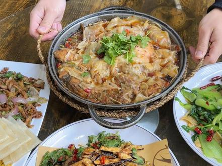 阜阳开了几十年的苍蝇馆子合集!!(无广)过年回阜阳不知道吃什么的 可以参考一下!!
#阜阳美食攻略 #阜阳土菜 #地方特色美食 #vlog十亿流量扶持计划