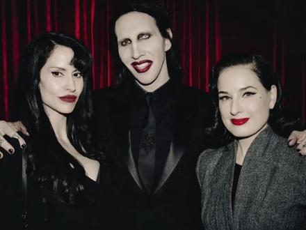 曼森57岁生日派对上众多好友现身为其庆生,蒂塔万提斯和五爷、兔子的到来更让无数乐迷感叹爷青回!!!#玛丽莲曼森 #玛丽莲曼森marilynmanson #marilynmanson #蒂塔vonteese #摇滚