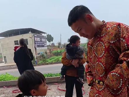 小明也终于穿上汉服了#汉服#回村#唐制汉服#传统文化 #文化传承