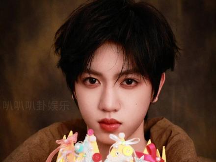 张桂源唱完太阳与地球又哭了,真性情被赞:真诚是爱豆最好医美 #张桂源