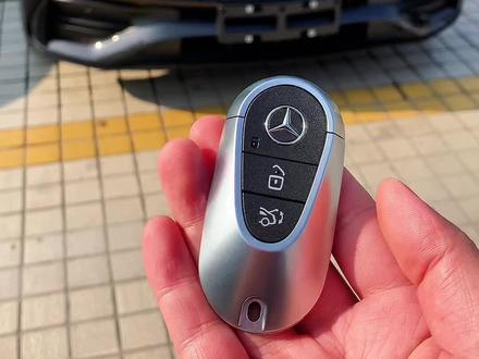 难得一次回来两台全新奔驰C级石墨灰,一台C260L运动,一台C260L皓夜,给大家拍个对比#抖音汽车 #dou是好车 #抖音汽车新知计划 #我是汽车人 #奔驰c级