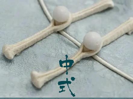 别再把一字盘扣错当成蜈蚣扣了
#冷知识科普 #蜈蚣扣 #盘扣 #一字盘扣 #历史冷知识