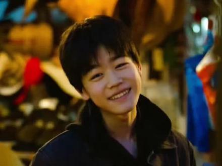 小孩哥的性张力拉满,一个眼神超有戏 #韩昊霖 #小戏骨的演技 #那些让你破防的角色 #快来围观 #每天更新精彩视频
