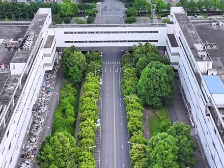盘点深圳8个女孩子最多的工厂,女生占百分之70, 堪称深圳的女儿国工厂,年初一个人进厂,年底三人回家不是梦,八、兄弟高科技,七、华为九龙山园区,六、鹏芯微集成电路,五、YKK吉田拉链,四、村田科技公司,三、易力声电子厂,二、住友电工电子厂,一、欧姆龙电子厂#航拍 #科普 #涨知识 #我要上热门 #工厂实拍视频