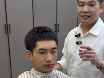保姆级美式寸头裁剪教程, 视频包括,中高渐变层次叠加,去角技术,(方中带圆)视频有点长,记得点赞关注,可以长期观看,以免需要的时候找不到了。#擅变风格男发设计 #让技术更有价值 #美式寸头 #剪发教程 #加油美发人