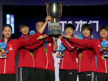伦敦世乒赛,恭喜中国女团3-2战胜日本女团,获得百年世乒赛冠军。第24次捧起考比伦杯,实现女团七连冠。#百年世乒赛 #伦敦世乒赛 #女团夺冠 #孙颖莎 #孙颖莎铁血一单
