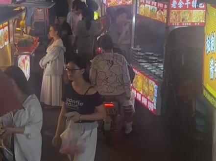 杀😡😡😡最讨厌事后道歉的人了,看看路人会不会请我吃汉堡#杀哥 #恶作剧#搞笑