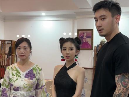 你还别说,我爸挺会卖萌#周云吞被嫌弃的一生 #琼娘娘 #杨幂代言晶核 #晶核新职业格斗家#taptap