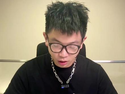 知道街上钻石包假的有多少吗? 亚历山大王钻石包真假对比,5大鉴定点分析。1.D扣升级 2.外观颜色 3 . 手提上印花颜色 4. logo对比 5.拉链背后#亚历山大王钻包 #避坑分享 #中古二奢 #奢侈品真假鉴定 #二奢大大 二鲸erjingvintage