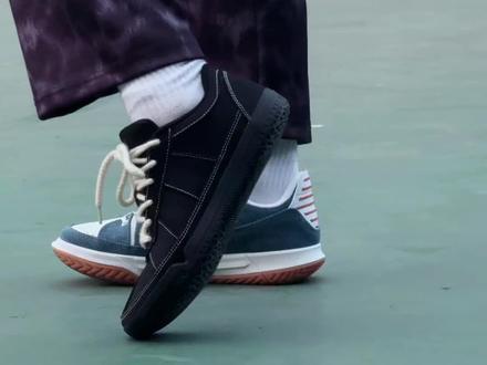 H1上脚抢先看! h1这上脚效果太炸裂了!#H1篮球鞋 #德训鞋 #匡威bb #hybrid1 #板鞋篮球鞋