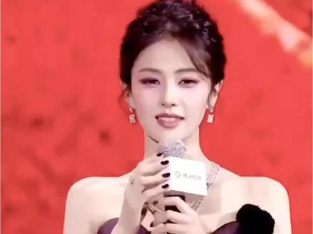 白鹿李昀锐联排造型曝光精的#白鹿#李昀锐#演员#娱乐圈 #热点
精的