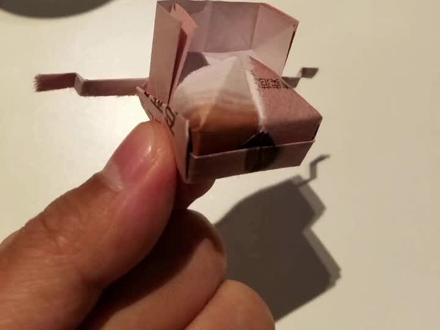 唐僧帽(毗卢冠)折法教程,小时候我老姑教我的,现在已经三十年了,哈哈
#折纸 #折纸教程 #折纸玩具 #折纸大全 #折纸控 #折纸艺术 #折纸总动员