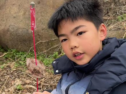 炸个鞭炮#鞭炮 #鞭炮新玩法 #穿天猴 #过年 #小学生