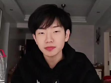 #犯困
比赛前的你不一样