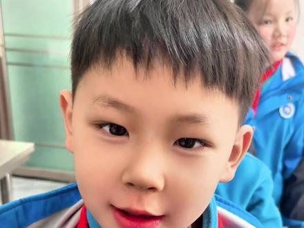 旺旺雪饼到夏天变成什么?#谁教的娃这么优秀 #这样的萌娃你们喜欢吗 #脑筋急转弯搞笑 #托管#天天向上