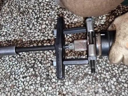 粉丝宝马更换后驱传动轴中吊胶!#专业的事交给专业的人 #汽车保养与维修 #实实在在的修车