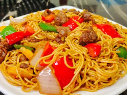 孜然牛肉炒面的正宗家常做法,牛肉滑嫩,面条劲道不能错过!#上热门 #抖音美食推荐官 #美食教程