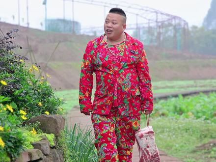 今天借七哥的大家伙,给他们露一手!#蒜泥白肉 #我的乡村生活 #乡村守护人