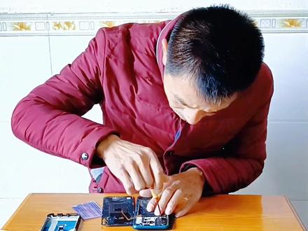 华为畅享20e,更换屏幕总成,更换喇叭总成《上集》;专业维修及安装各种家用电器,专业安装监控摄像头,安装猫眼监控、指纹锁,精修手机电脑,承接室内外安装电工程,疏通下水道等#用抖音记录农村真实生活 #现场实拍 #感谢大家的支持与信任 #支持抖音传播正能量 #上热门