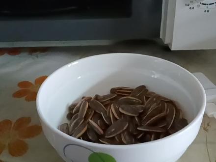 瓜子返潮不脆了,这样几分钟,瓜子又香又脆