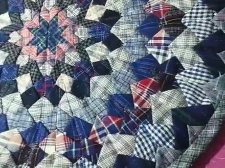 莲花垫包边条制作方法。
为什么免费团就是到不了100人呢!100人以上群里发教程,急得我只能发个最后的教程馋馋人(˶‾᷄ ⁻̫ ‾᷅˵)#做手工我是认真的 #匠人匠心 #抖音