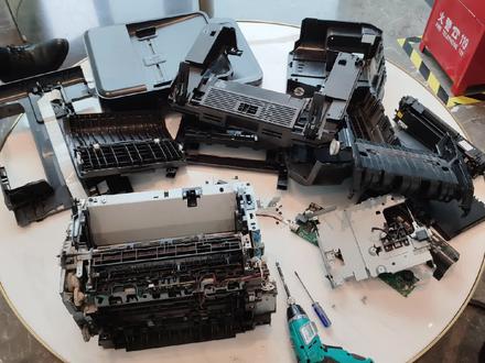 惠普打印机卡纸后,客户胡乱维修,结果是满桌子都是,还多花钱!