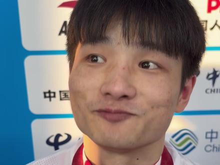 猝不及防的凡尔赛!湖南选手邹伟斌勇夺全运会举重男子55公斤级冠军后,表示:“最后一把没压力,全国挺举纪录都是我的。”#第十五届全运会 #2025全运会 #体育湘军